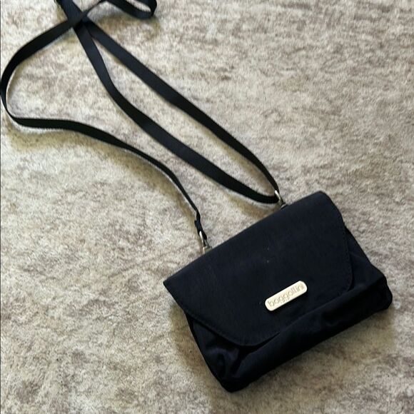 BAGGALLINI wallet Black Crossbody Bag - Picture 1 of 7